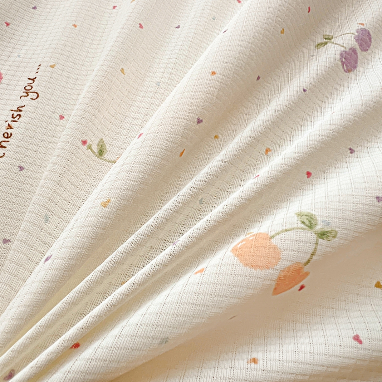 91家纺网 家纺一手货源 找家纺 希诺家居 2026新款冰肤格凉感夏被夏凉被空调被床笠四件套小冰格空调被 缤纷樱桃