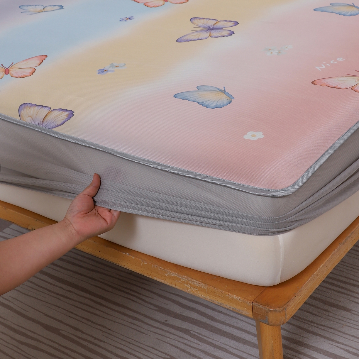 91家纺网 家纺一手货源 找家纺 小萌虎 2026新款碳光冰丝凉席床笠款拍法二 七彩蝴蝶