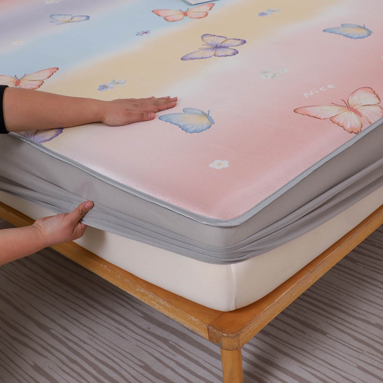 91家纺网 家纺一手货源 找家纺 小萌虎 2026新款碳光冰丝凉席床笠款拍法二 七彩蝴蝶