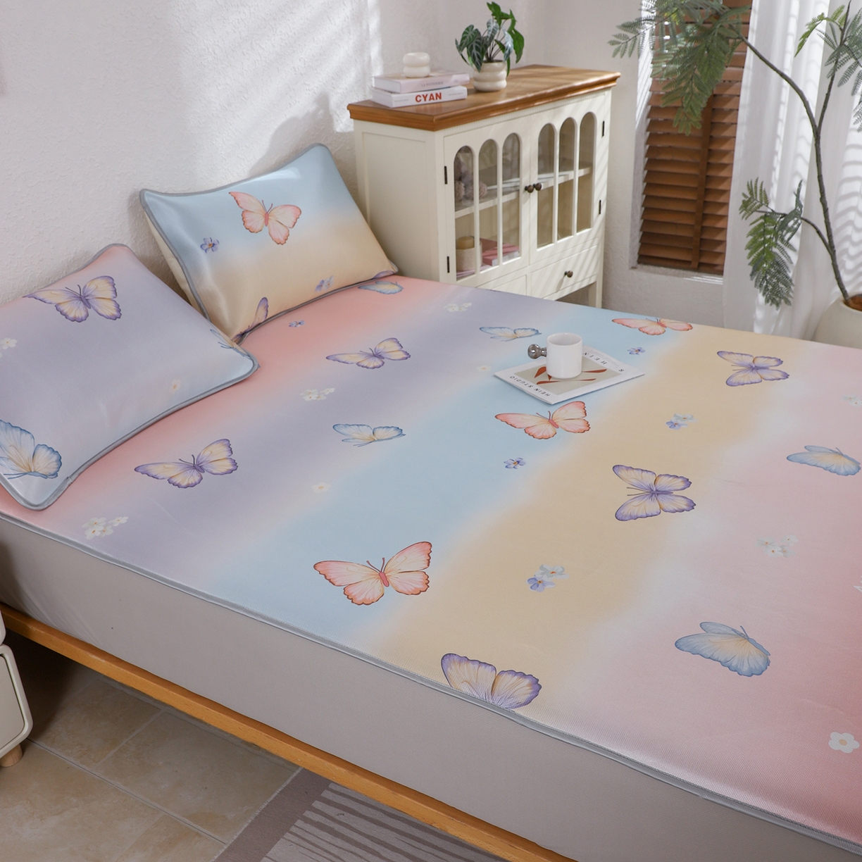 91家纺网 家纺一手货源 找家纺 小萌虎 2026新款碳光冰丝凉席床笠款拍法二 七彩蝴蝶