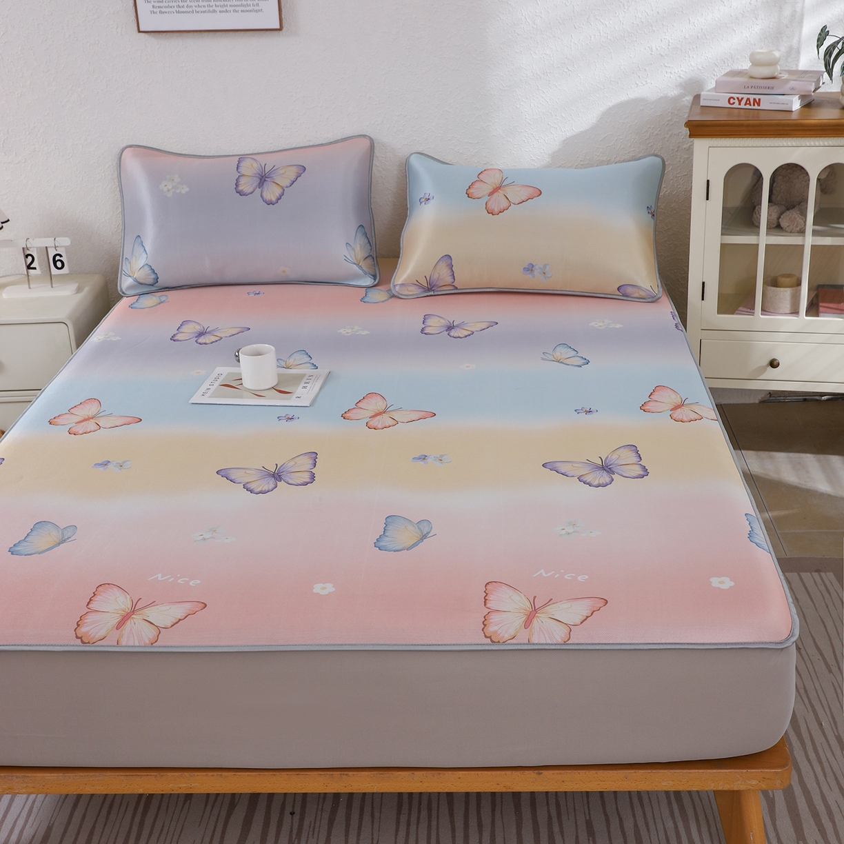 91家纺网 家纺一手货源 找家纺 小萌虎 2026新款碳光冰丝凉席床笠款拍法二 七彩蝴蝶