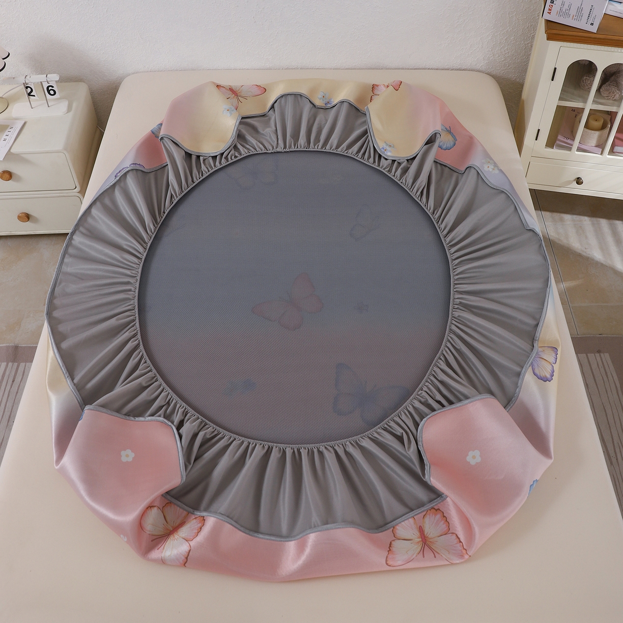 91家纺网 家纺一手货源 找家纺 小萌虎 2026新款碳光冰丝凉席床笠款拍法二 七彩蝴蝶