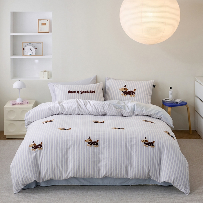 91家纺网 家纺一手货源 找家纺 卡姿家纺 全棉色织水洗棉毛巾绣四件套—小狗约克 小狗约克-紫细条纹