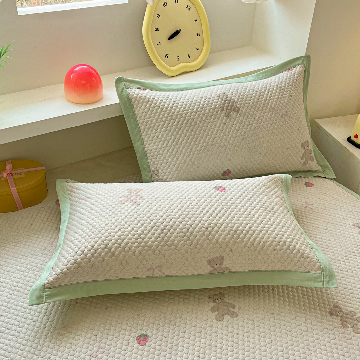 91家纺网 家纺一手货源 找家纺 大元 2026春夏新款治愈系数码印花冰豆豆凉席席子 治愈-草莓熊绿