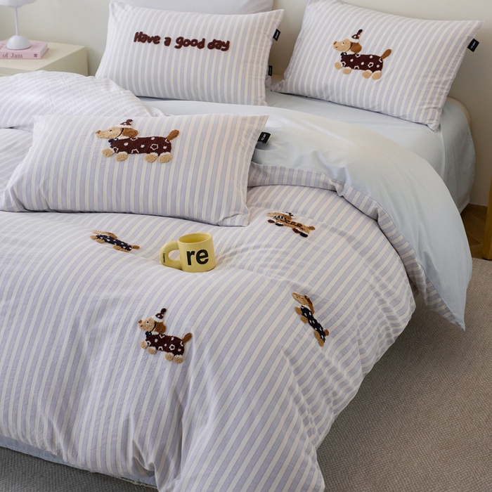 91家纺网 家纺一手货源 找家纺 卡姿家纺 全棉色织水洗棉毛巾绣四件套—小狗约克 小狗约克-紫细条纹