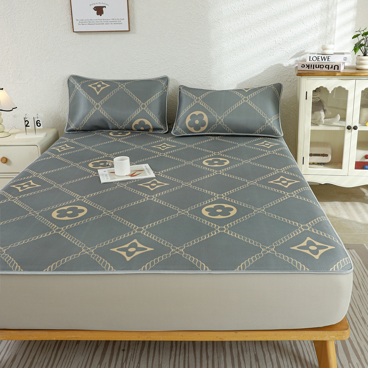 91家纺网 家纺一手货源 找家纺 小萌虎 2026新款碳光冰丝凉席床笠款拍法二 四叶草