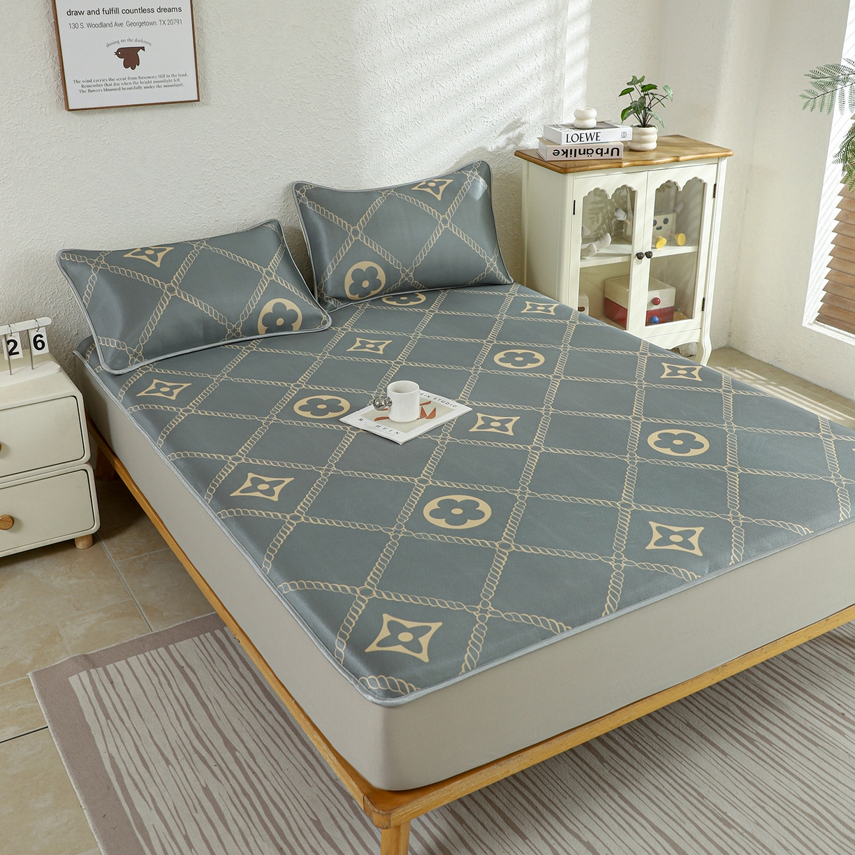 91家纺网 家纺一手货源 找家纺 小萌虎 2026新款碳光冰丝凉席床笠款拍法二 四叶草