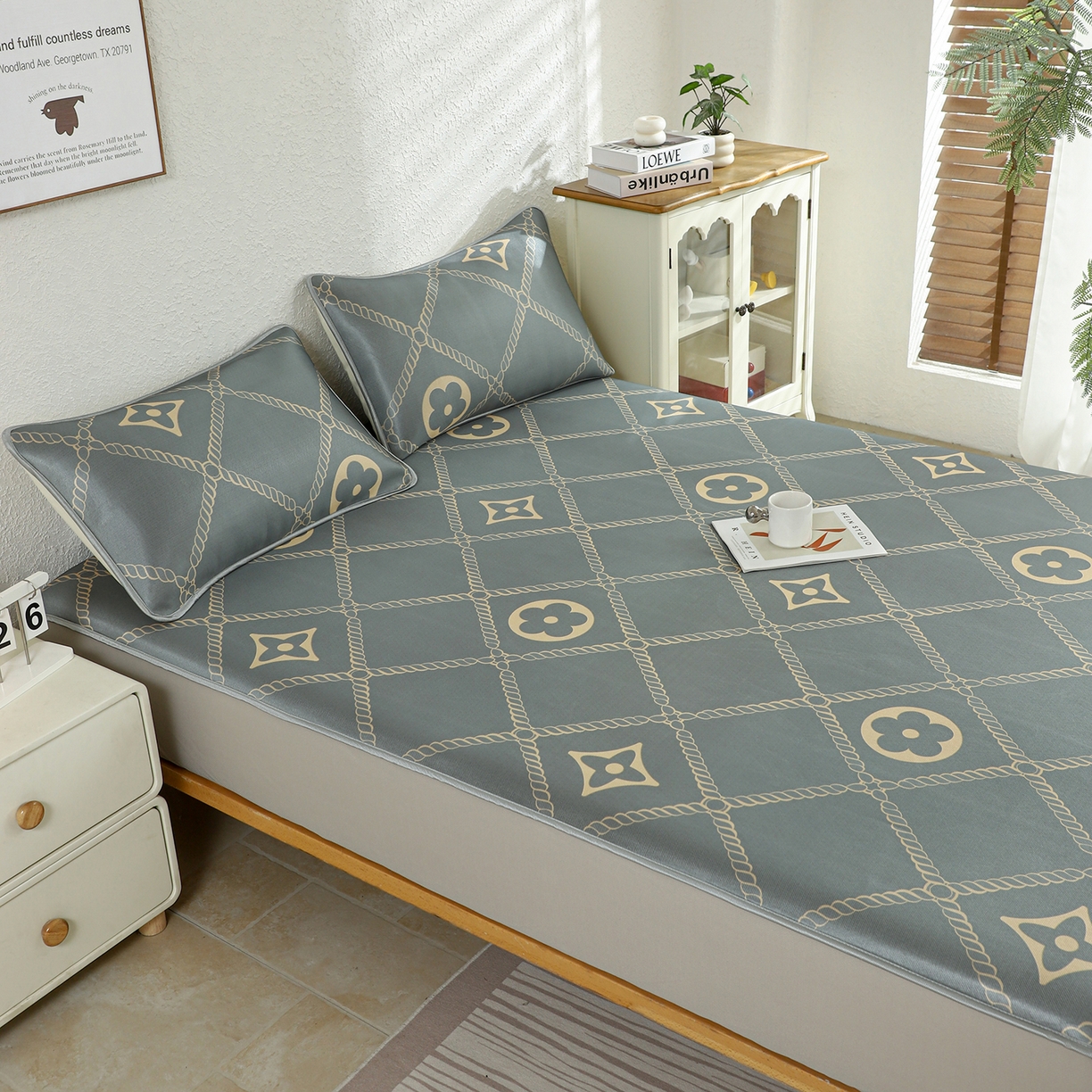 91家纺网 家纺一手货源 找家纺 小萌虎 2026新款碳光冰丝凉席床笠款拍法二 四叶草