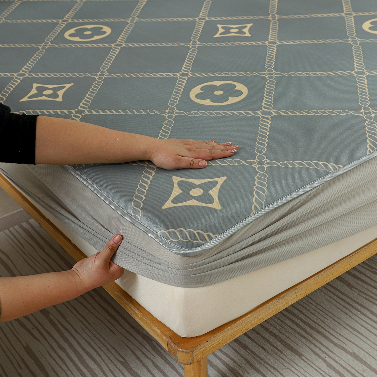 91家纺网 家纺一手货源 找家纺 小萌虎 2026新款碳光冰丝凉席床笠款拍法二 四叶草