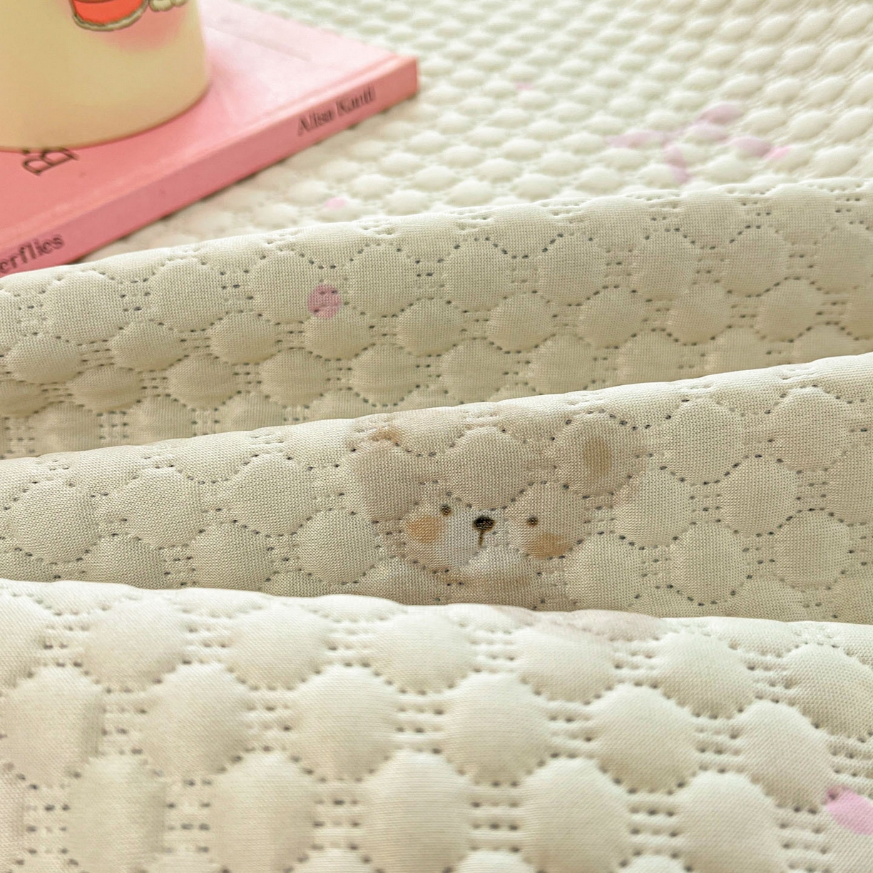 91家纺网 家纺一手货源 找家纺 大元 2026春夏新款治愈系数码印花冰豆豆凉席席子 治愈-草莓熊绿