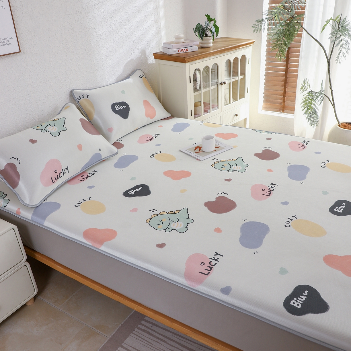 91家纺网 家纺一手货源 找家纺 小萌虎 2026新款碳光冰丝凉席床笠款拍法二 小恐龙