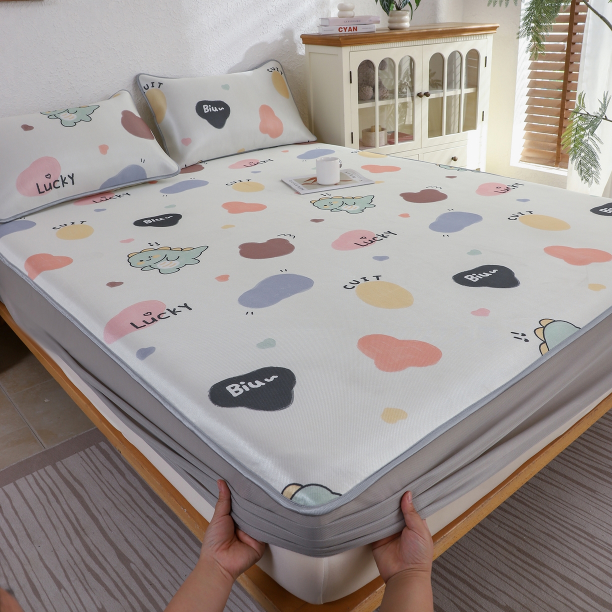 91家纺网 家纺一手货源 找家纺 小萌虎 2026新款碳光冰丝凉席床笠款拍法二 小恐龙