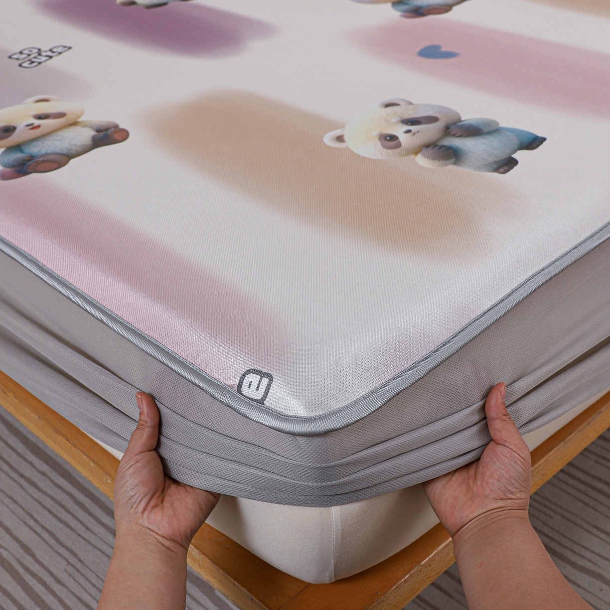 91家纺网 家纺一手货源 找家纺 小萌虎 2026新款碳光冰丝凉席床笠款拍法二 小熊猫