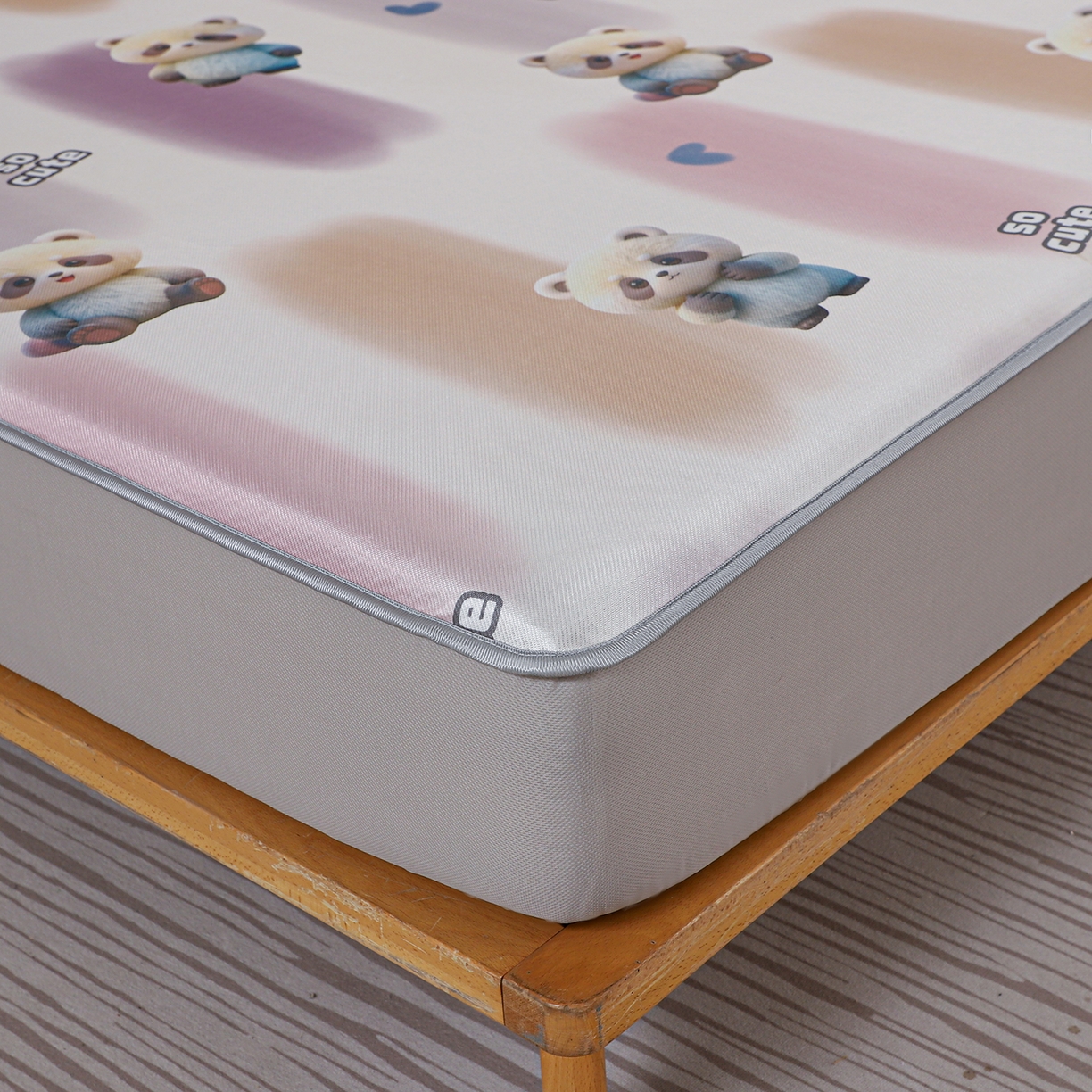 91家纺网 家纺一手货源 找家纺 小萌虎 2026新款碳光冰丝凉席床笠款拍法二 小熊猫