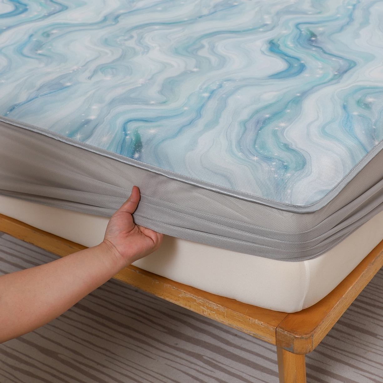 91家纺网 家纺一手货源 找家纺 小萌虎 2026新款碳光冰丝凉席床笠款拍法二 星空