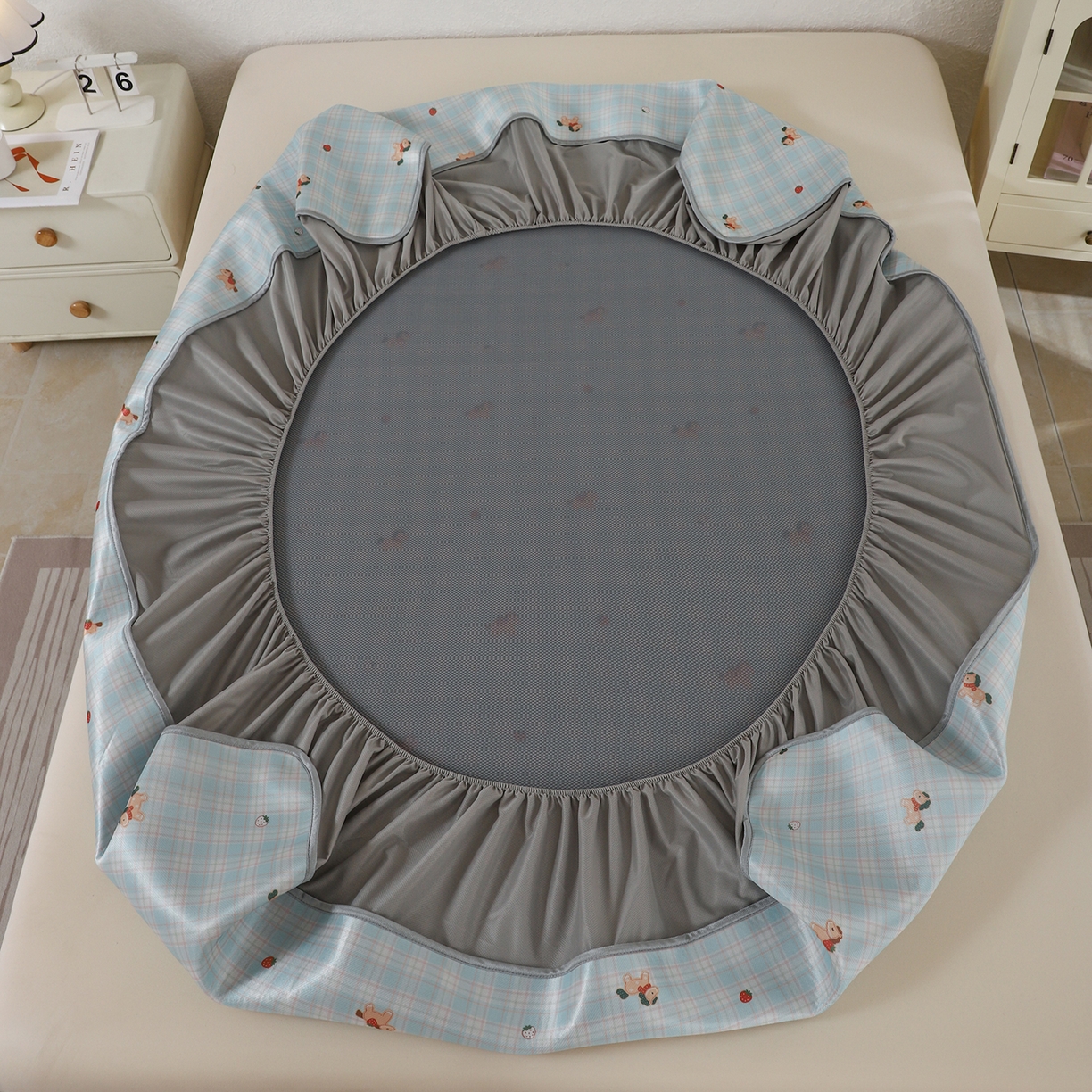 91家纺网 家纺一手货源 找家纺 小萌虎 2026新款碳光冰丝凉席床笠款拍法二 一马当先