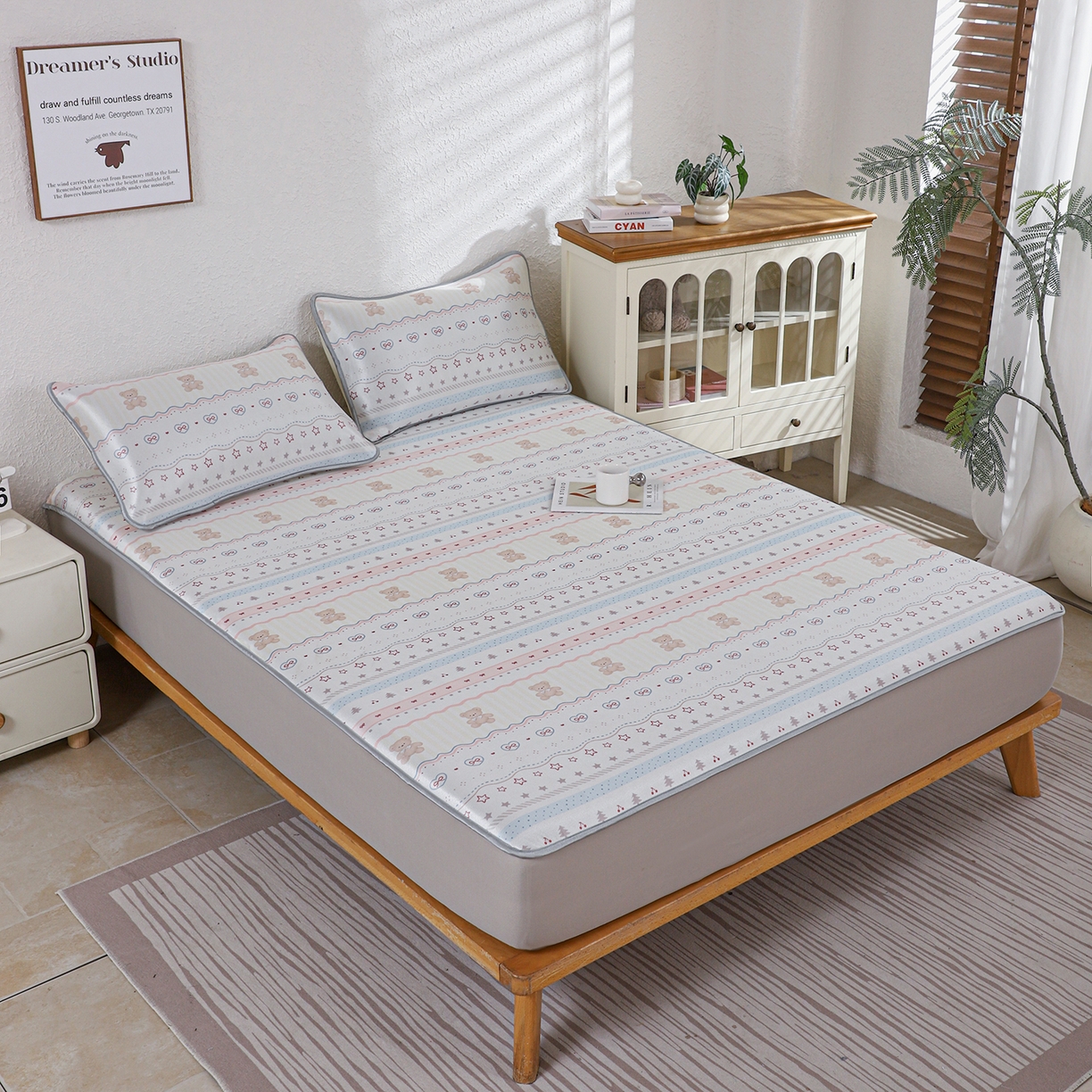 91家纺网 家纺一手货源 找家纺 小萌虎 2026新款碳光冰丝凉席床笠款拍法二 樱桃小熊