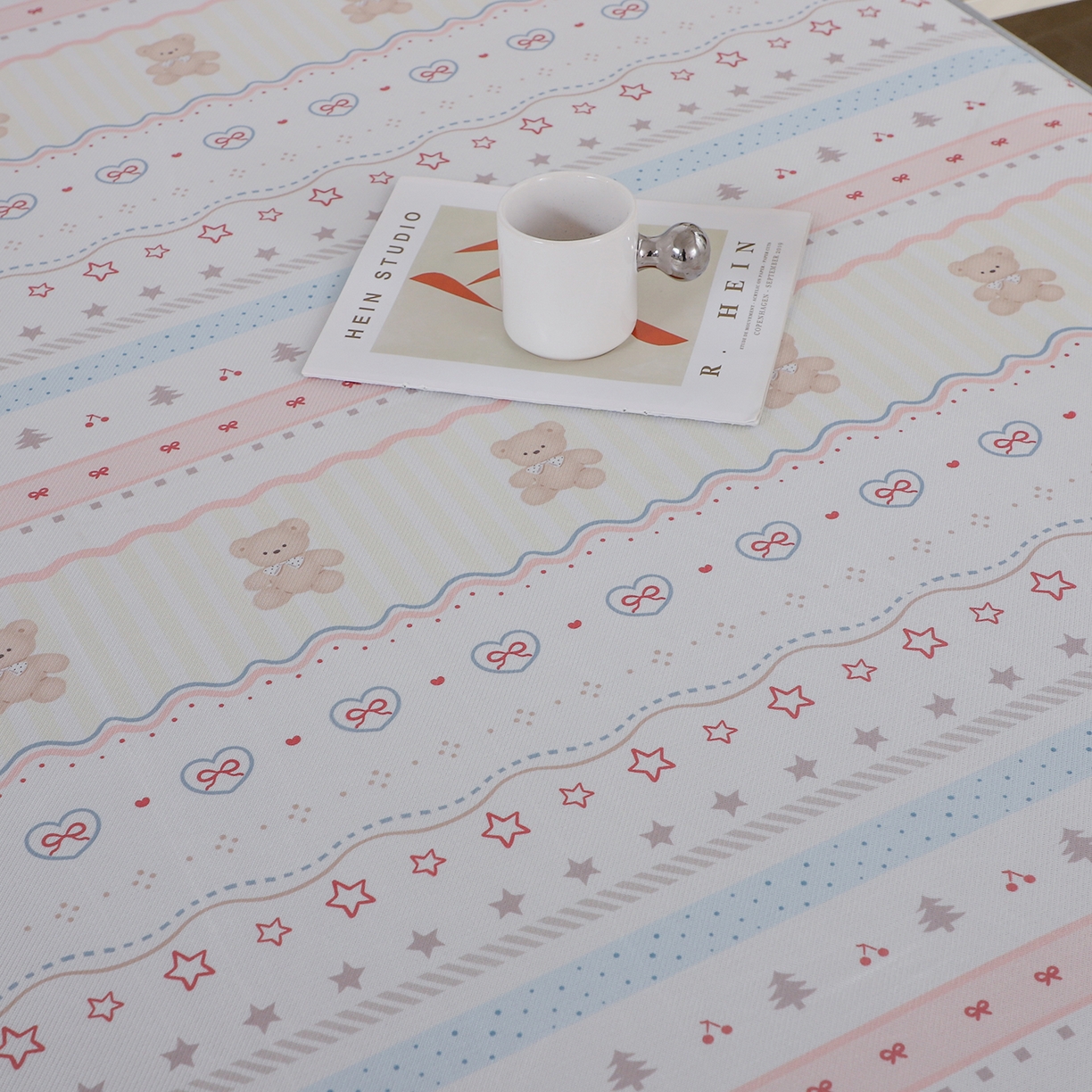 91家纺网 家纺一手货源 找家纺 小萌虎 2026新款碳光冰丝凉席床笠款拍法二 樱桃小熊