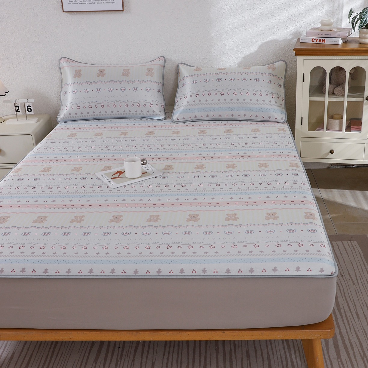 91家纺网 家纺一手货源 找家纺 小萌虎 2026新款碳光冰丝凉席床笠款拍法二 樱桃小熊