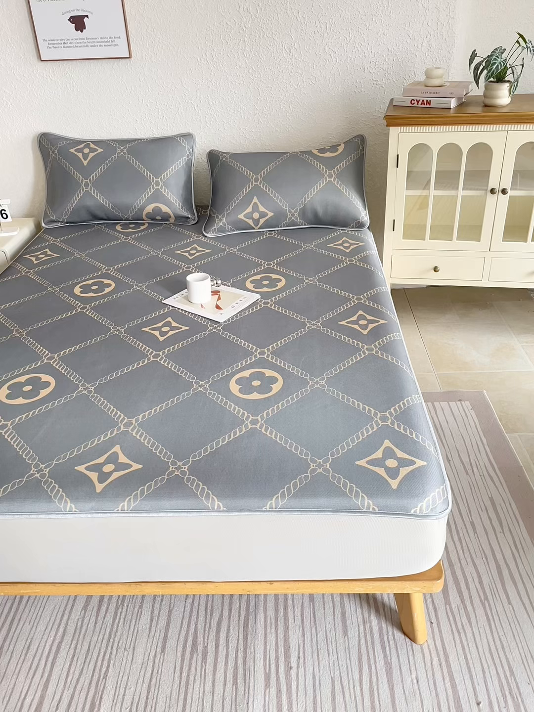 91家纺网 家纺一手货源 找家纺 小萌虎 2026新款碳光冰丝凉席床笠款拍法二 四叶草