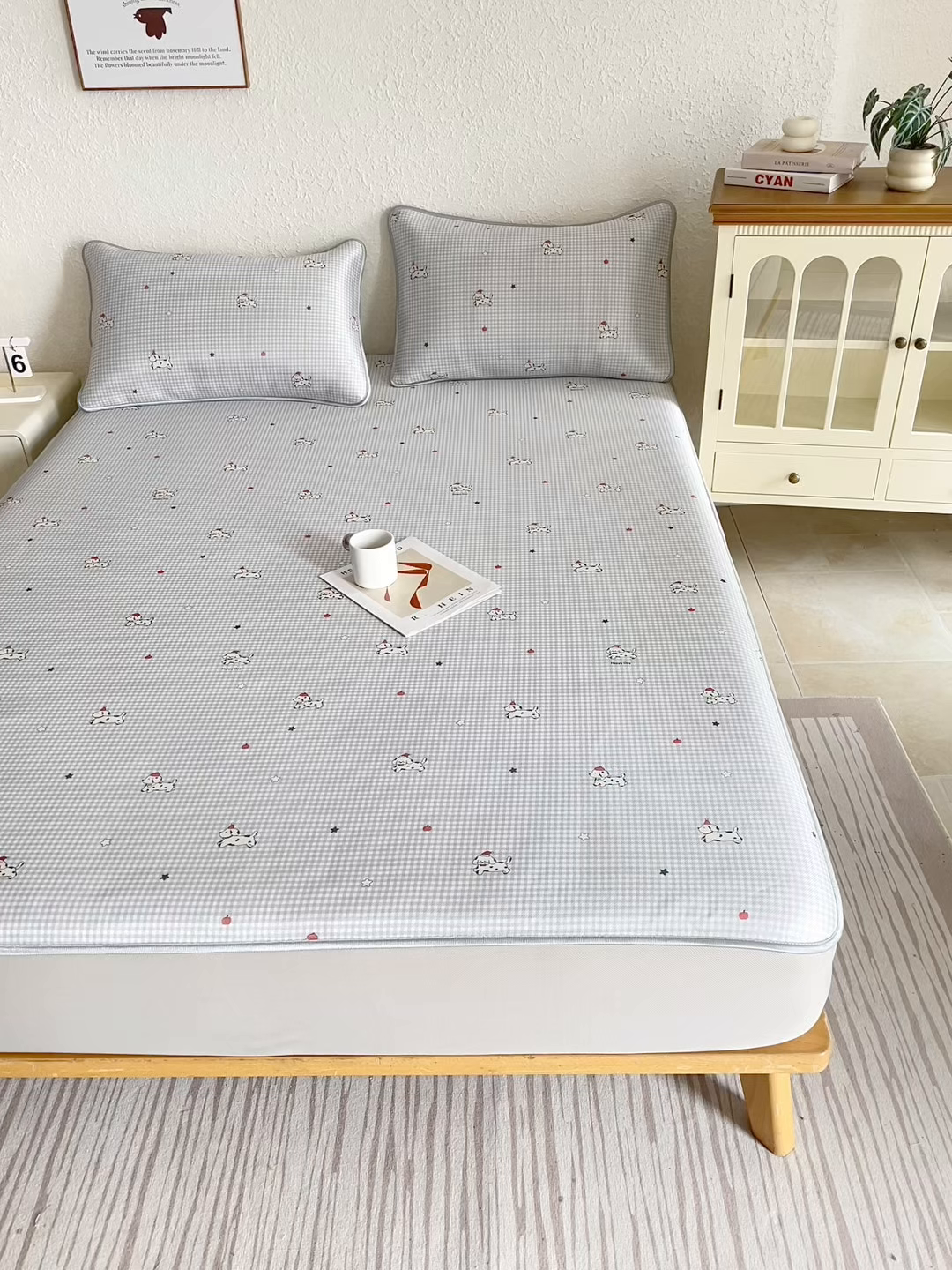 91家纺网 家纺一手货源 找家纺 小萌虎 2026新款碳光冰丝凉席床笠款拍法二 斑点狗-灰