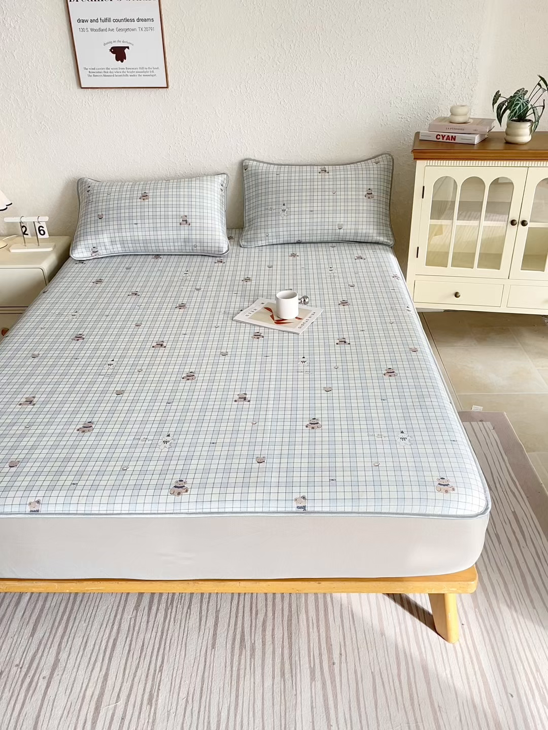 91家纺网 家纺一手货源 找家纺 小萌虎 2026新款碳光冰丝凉席床笠款拍法二 蓝格小熊