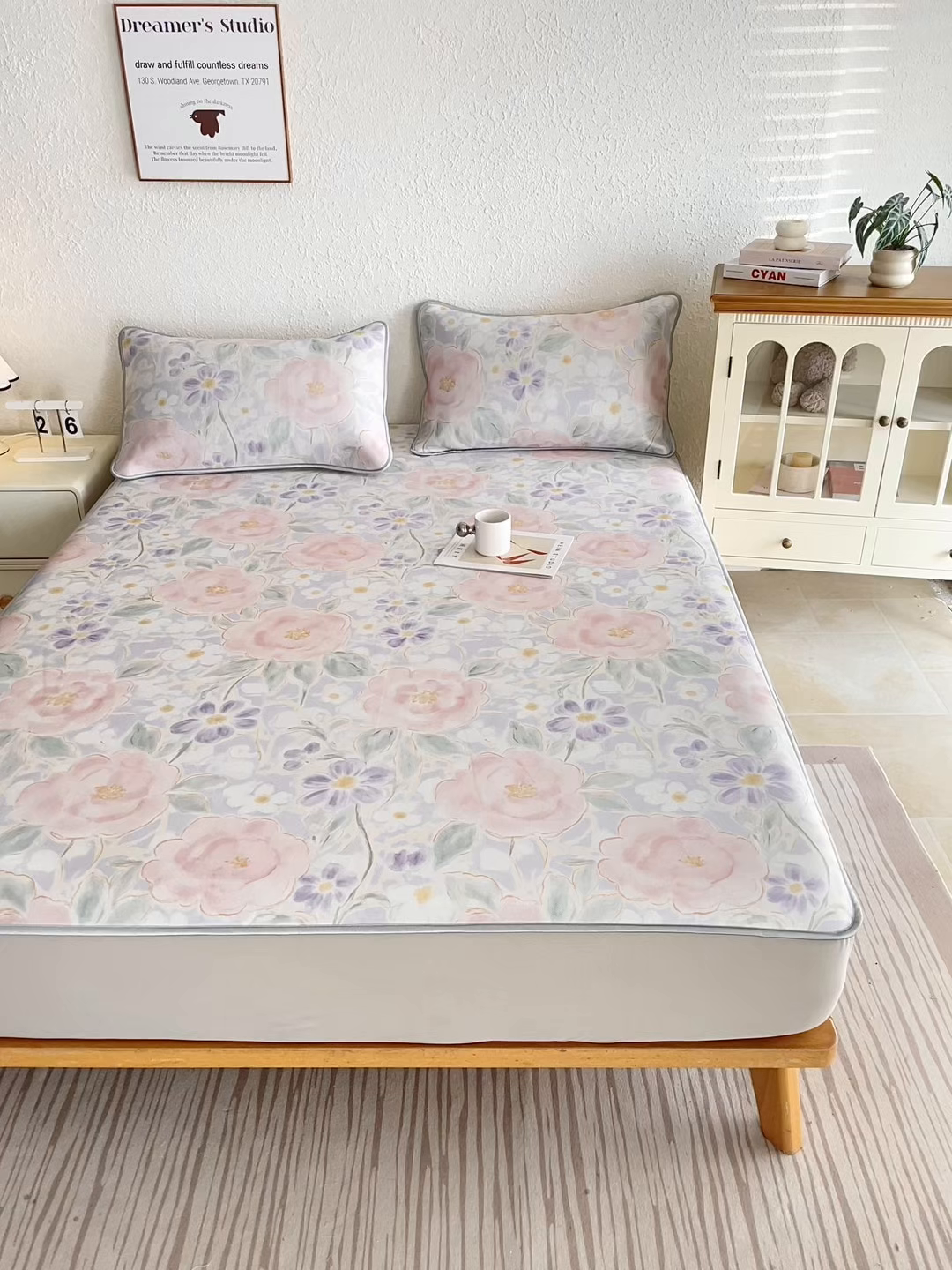 91家纺网 家纺一手货源 找家纺 小萌虎 2026新款碳光冰丝凉席床笠款拍法二 花田