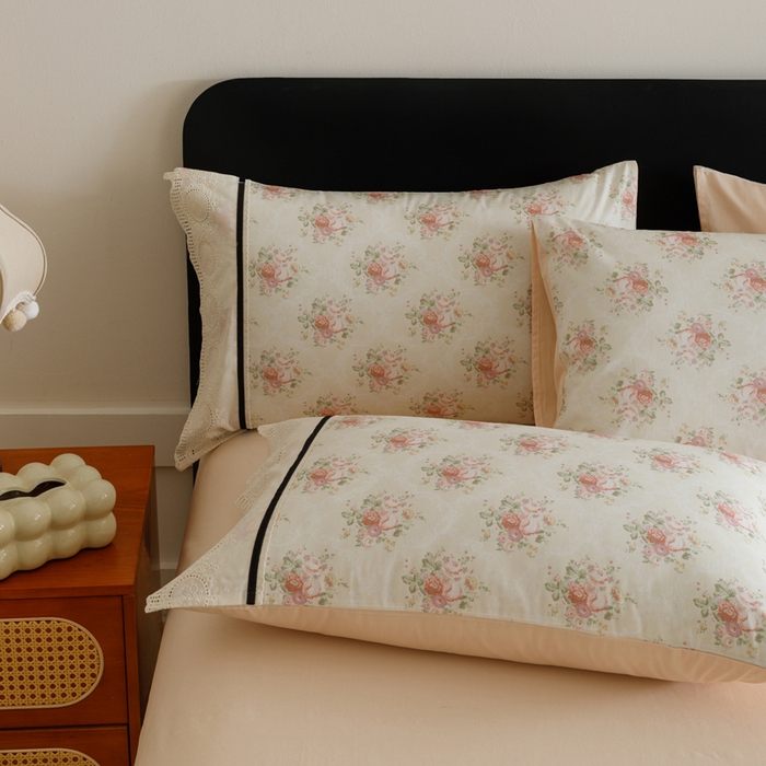 91家纺网 家纺一手货源 找家纺 卡姿家纺 全棉小法式镂空棉布花边款第一季四件套 庭前芳序