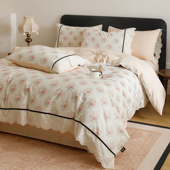 91家纺网 家纺一手货源 找家纺 卡姿家纺 全棉小法式镂空棉布花边款第一季四件套 庭前芳序