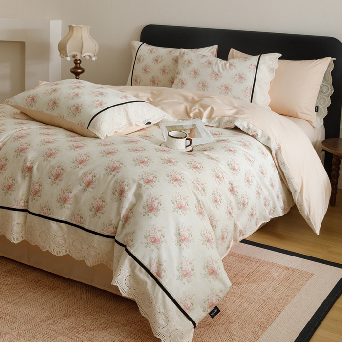 91家纺网 家纺一手货源 找家纺 卡姿家纺 全棉小法式镂空棉布花边款第一季四件套 庭前芳序