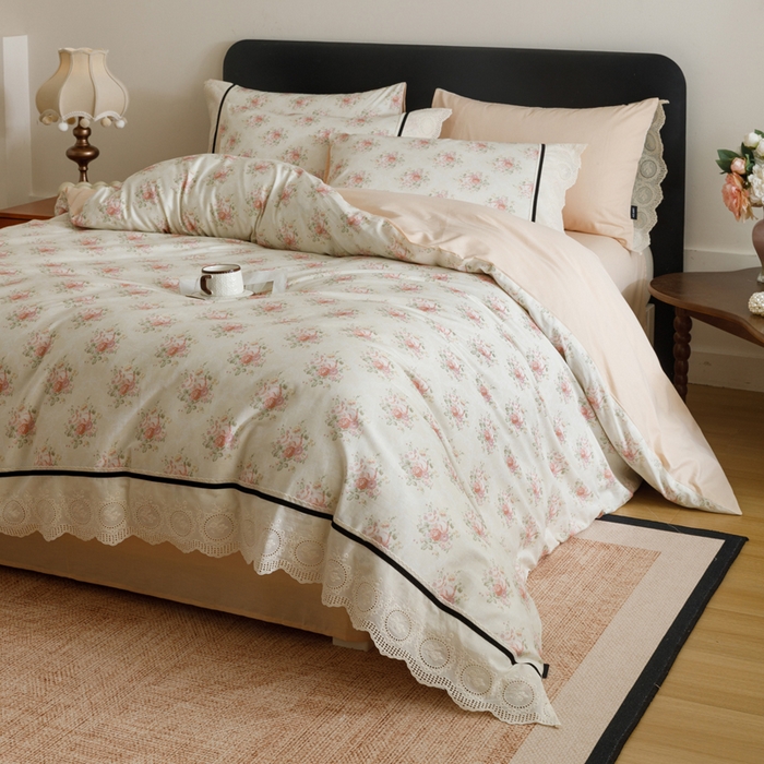 91家纺网 家纺一手货源 找家纺 卡姿家纺 全棉小法式镂空棉布花边款第一季四件套 庭前芳序