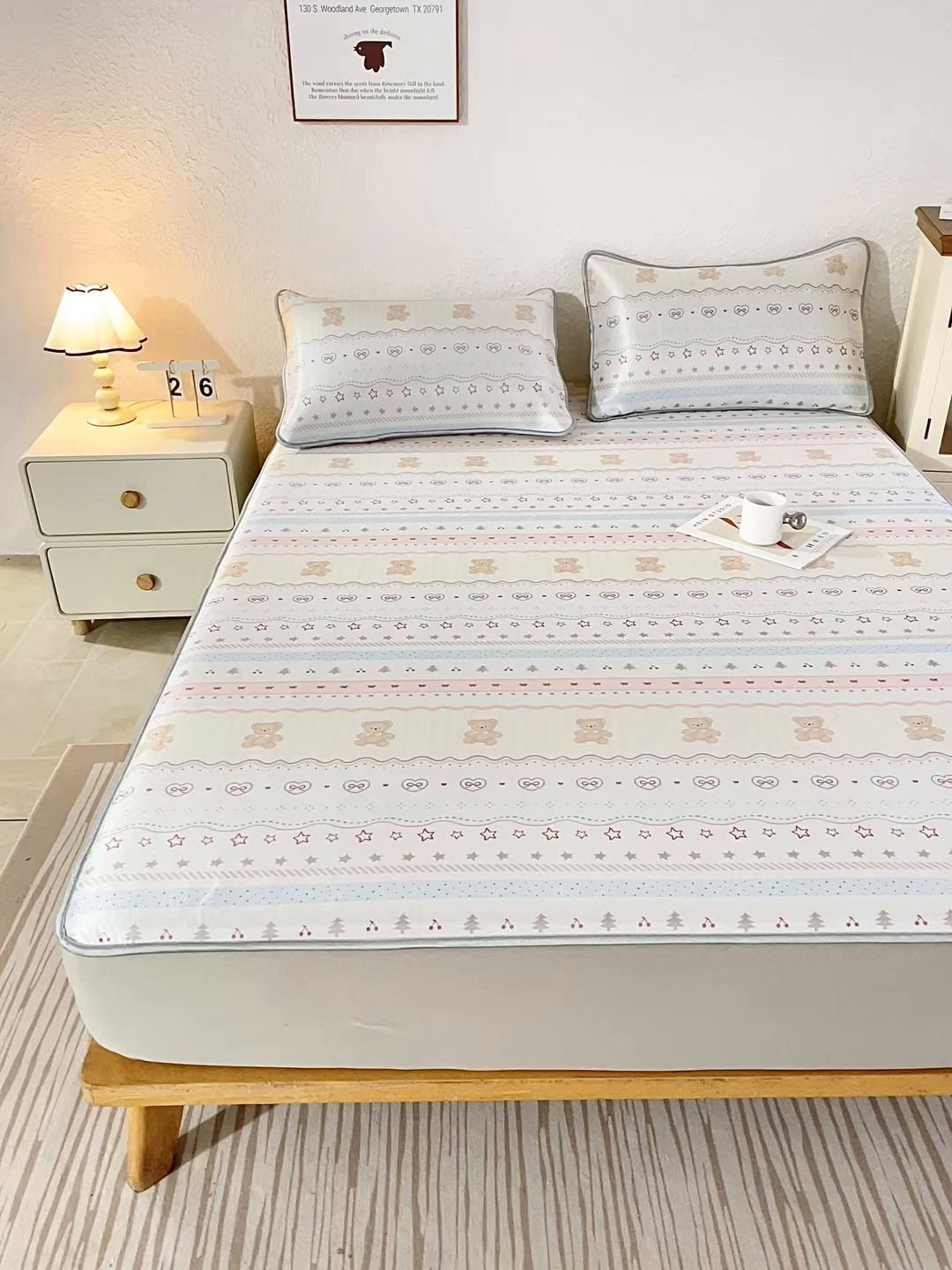 91家纺网 家纺一手货源 找家纺 小萌虎 2026新款碳光冰丝凉席床笠款拍法二 樱桃小熊