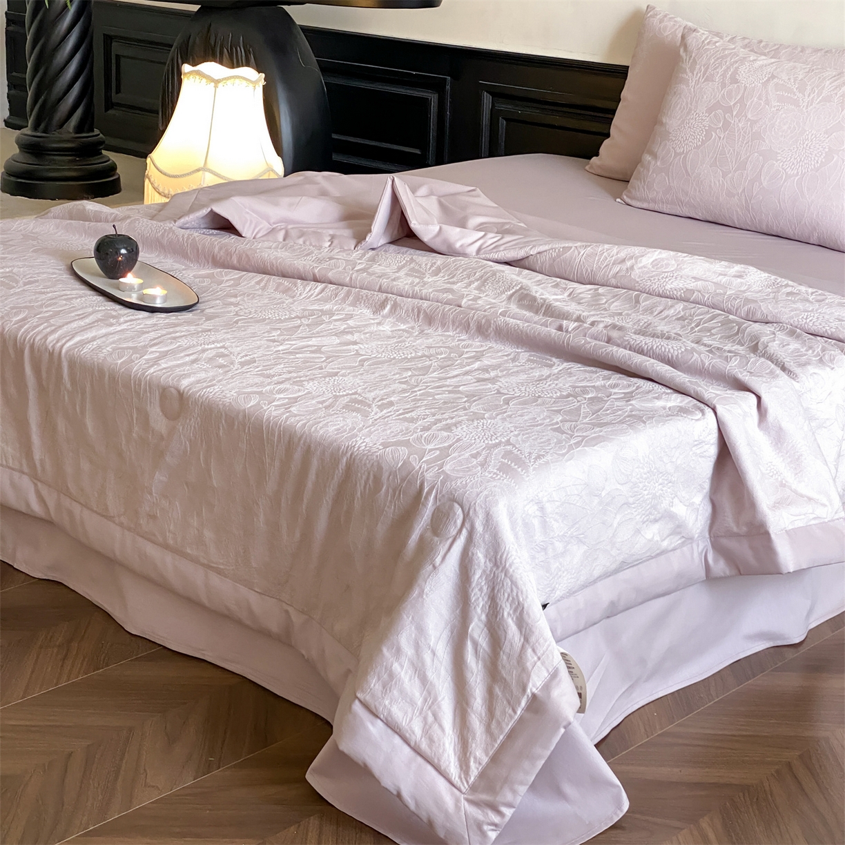 91家纺网 家纺一手货源 找家纺 宜代光年 2026新款60S全棉厚织提花夏被夏凉被空调被 夏被-白棠-浅紫