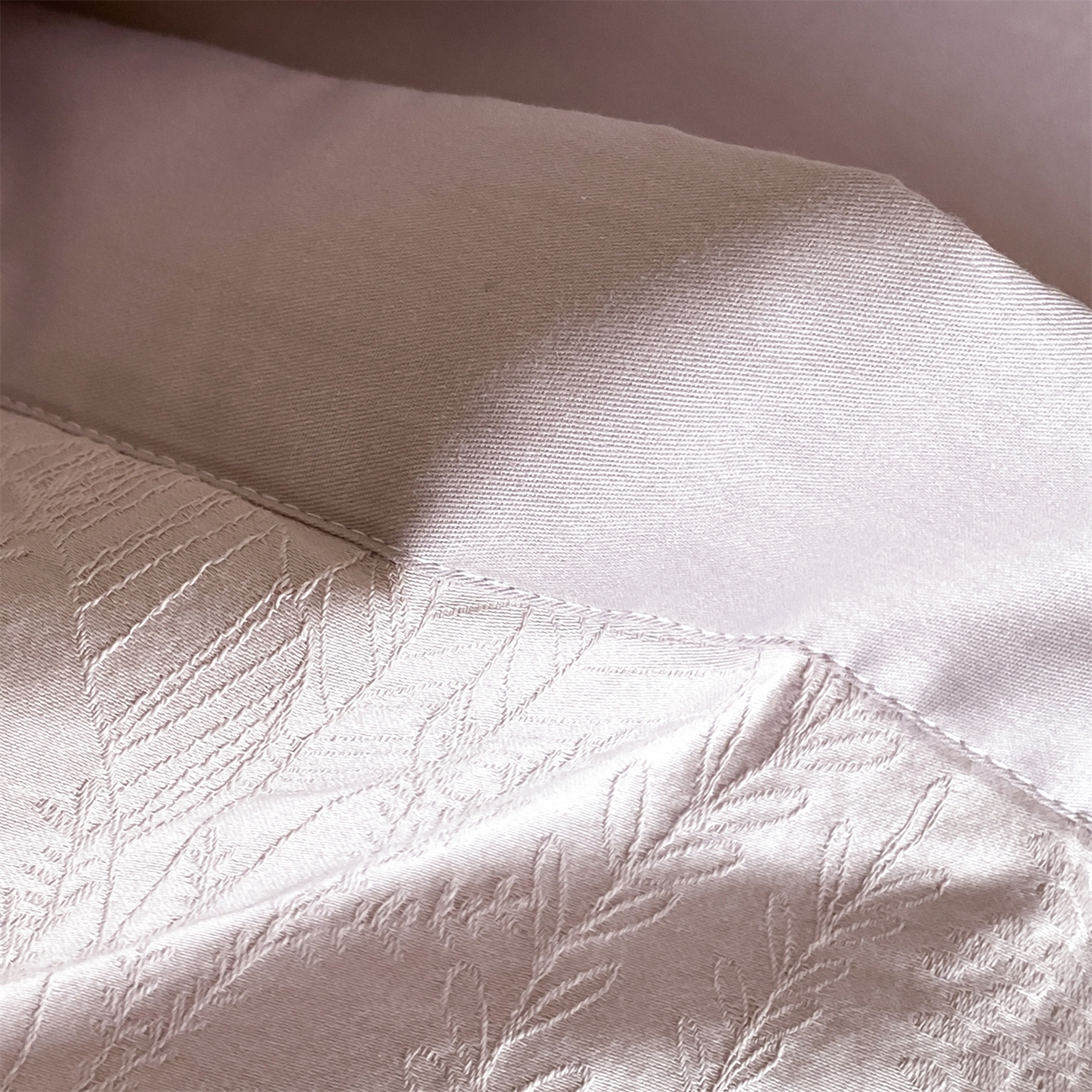 91家纺网 家纺一手货源 找家纺 宜代光年 2026新款60S全棉厚织提花夏被夏凉被空调被 夏被-白棠-浅紫