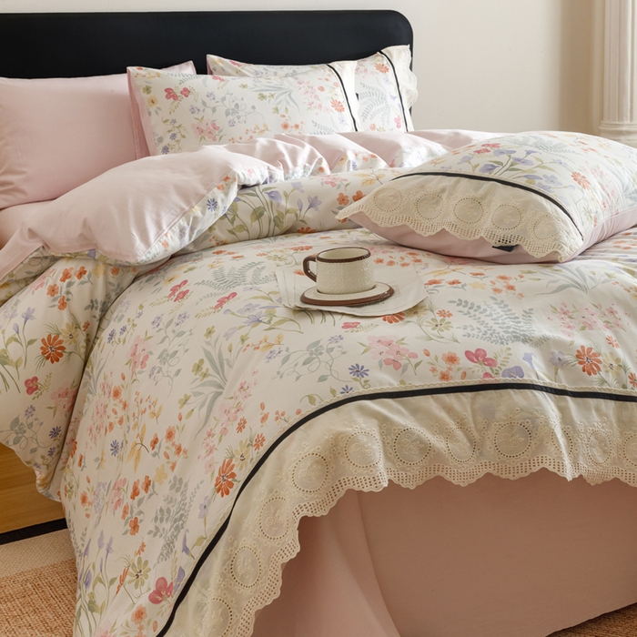 91家纺网 家纺一手货源 找家纺 卡姿家纺 全棉小法式镂空棉布花边款第一季四件套 雾岛听花