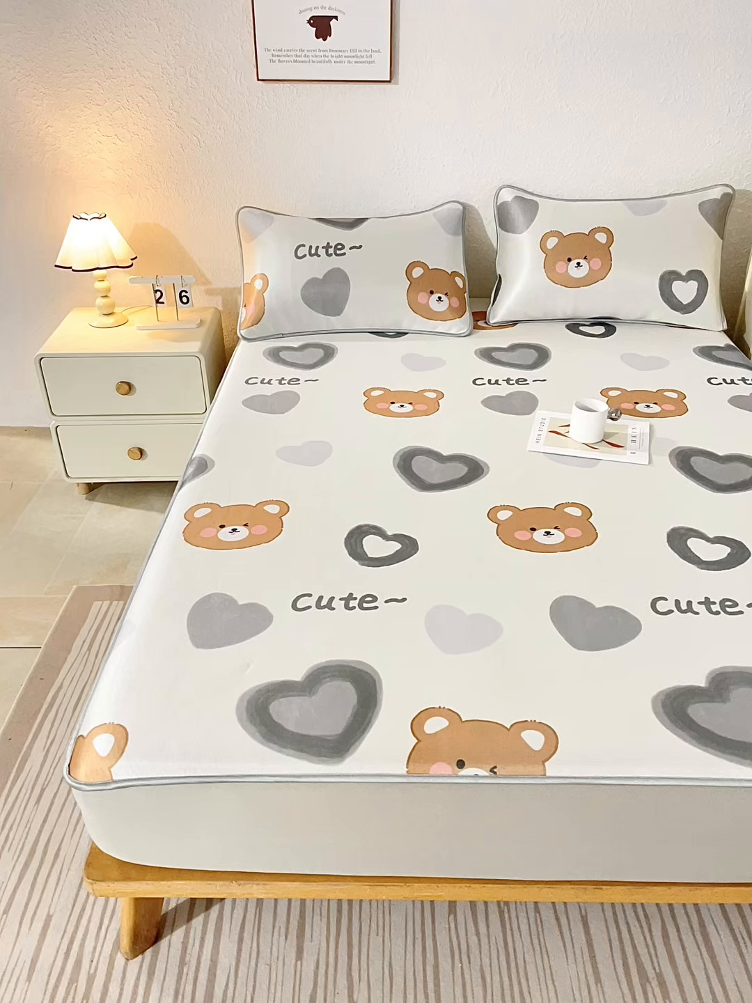 91家纺网 家纺一手货源 找家纺 小萌虎 2026新款碳光冰丝凉席床笠款拍法二 爱心熊