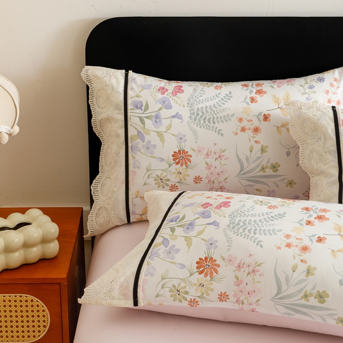 91家纺网 家纺一手货源 找家纺 卡姿家纺 全棉小法式镂空棉布花边款第一季四件套 雾岛听花