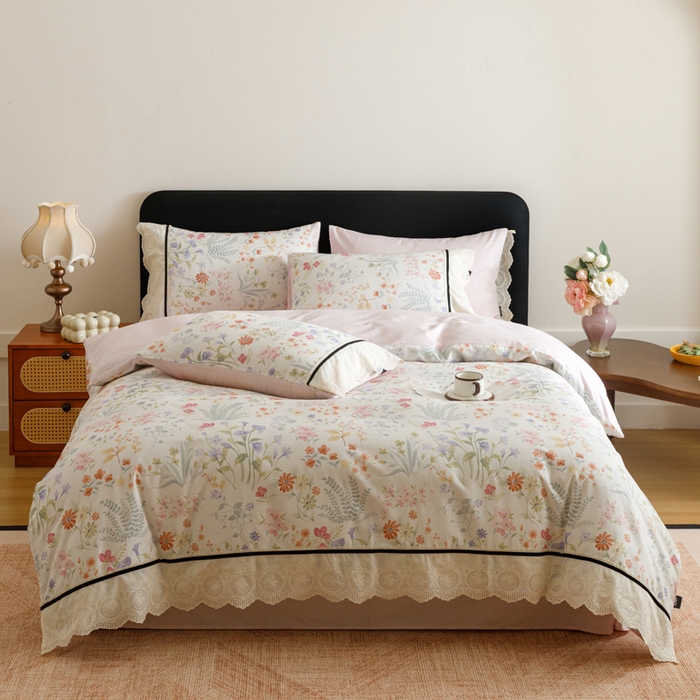 91家纺网 家纺一手货源 找家纺 卡姿家纺 全棉小法式镂空棉布花边款第一季四件套 雾岛听花