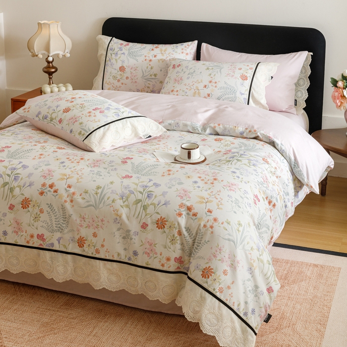 91家纺网 家纺一手货源 找家纺 卡姿家纺 全棉小法式镂空棉布花边款第一季四件套 雾岛听花