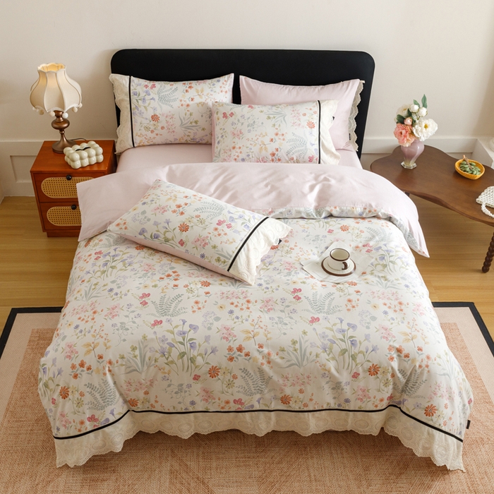 91家纺网 家纺一手货源 找家纺 卡姿家纺 全棉小法式镂空棉布花边款第一季四件套 雾岛听花