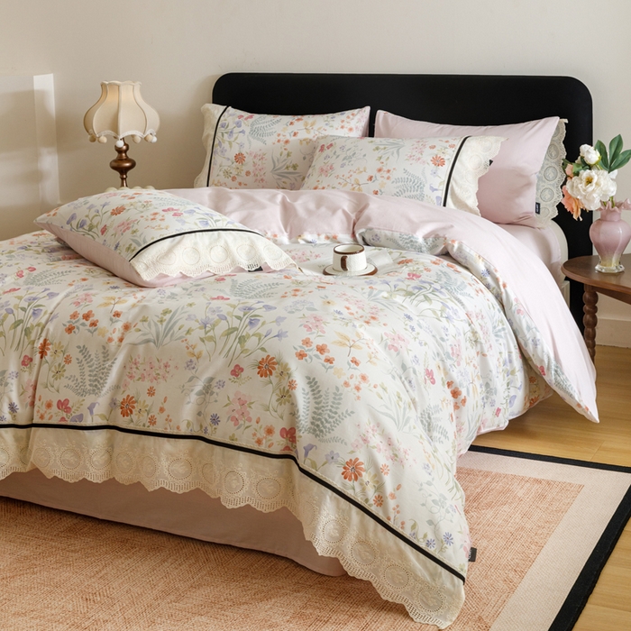 91家纺网 家纺一手货源 找家纺 卡姿家纺 全棉小法式镂空棉布花边款第一季四件套 雾岛听花