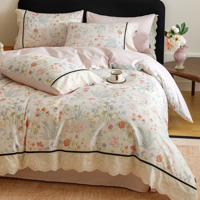 91家纺网 家纺一手货源 找家纺 卡姿家纺 全棉小法式镂空棉布花边款第一季四件套 雾岛听花