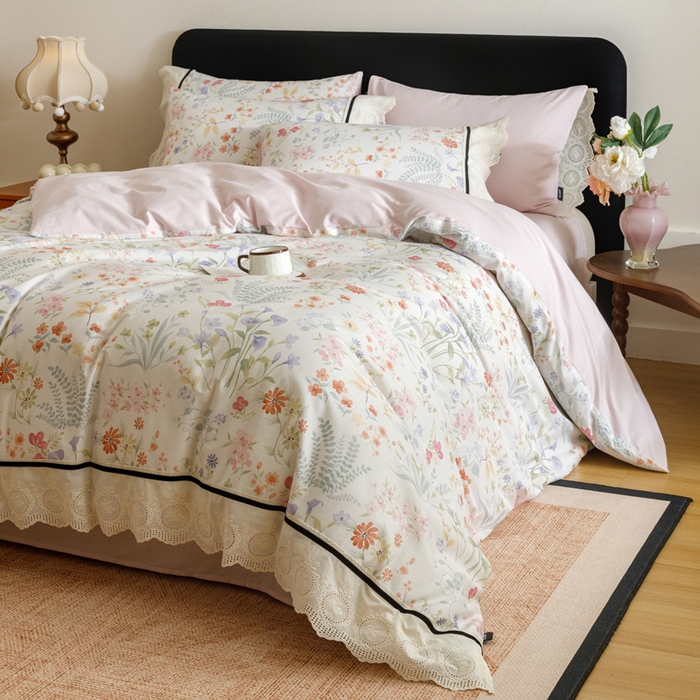 91家纺网 家纺一手货源 找家纺 卡姿家纺 全棉小法式镂空棉布花边款第一季四件套 雾岛听花