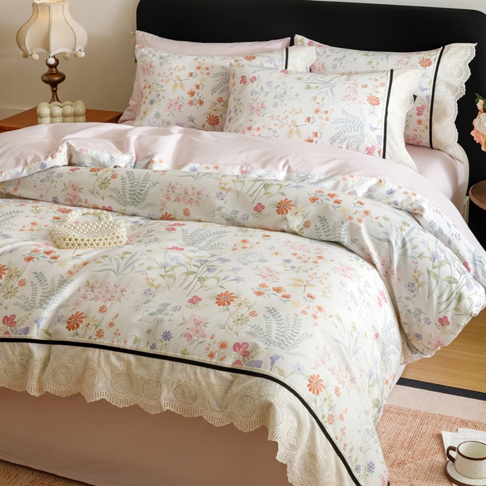 91家纺网 家纺一手货源 找家纺 卡姿家纺 全棉小法式镂空棉布花边款第一季四件套 雾岛听花