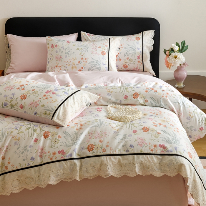 91家纺网 家纺一手货源 找家纺 卡姿家纺 全棉小法式镂空棉布花边款第一季四件套 雾岛听花