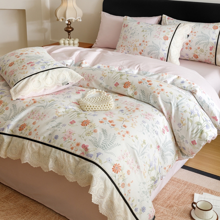 91家纺网 家纺一手货源 找家纺 卡姿家纺 全棉小法式镂空棉布花边款第一季四件套 雾岛听花