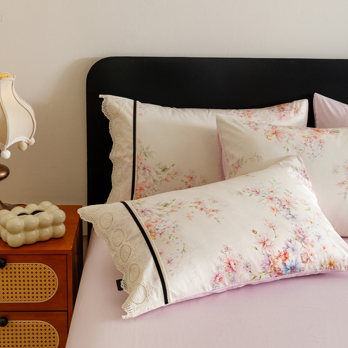 91家纺网 家纺一手货源 找家纺 卡姿家纺 全棉小法式镂空棉布花边款第一季四件套 絮影轻扬