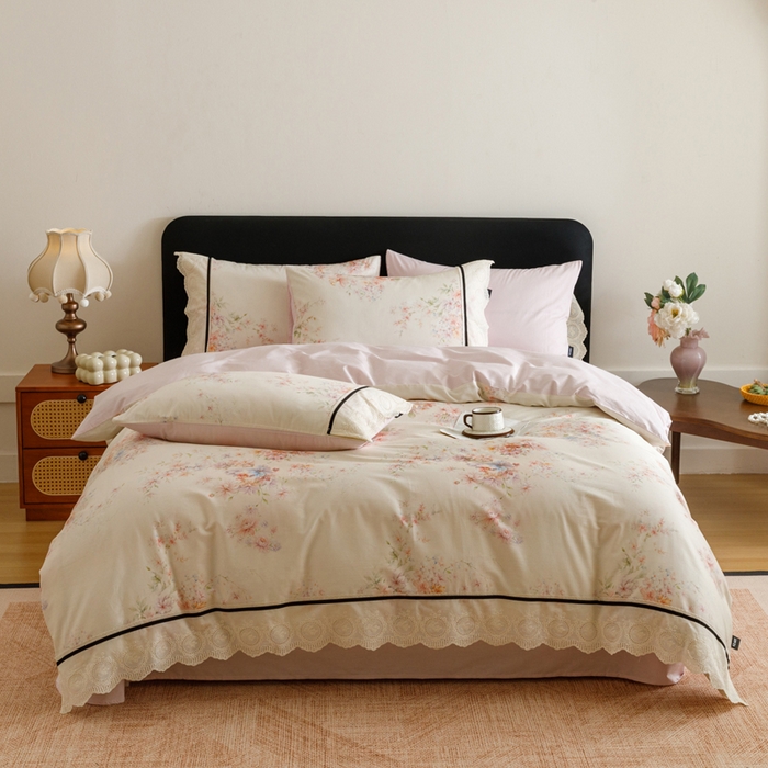 91家纺网 家纺一手货源 找家纺 卡姿家纺 全棉小法式镂空棉布花边款第一季四件套 絮影轻扬