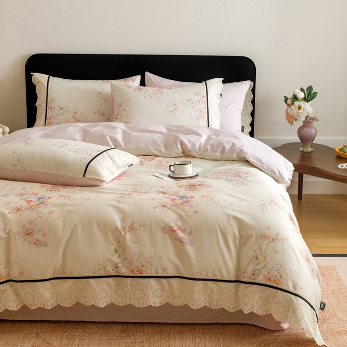 91家纺网 家纺一手货源 找家纺 卡姿家纺 全棉小法式镂空棉布花边款第一季四件套 絮影轻扬