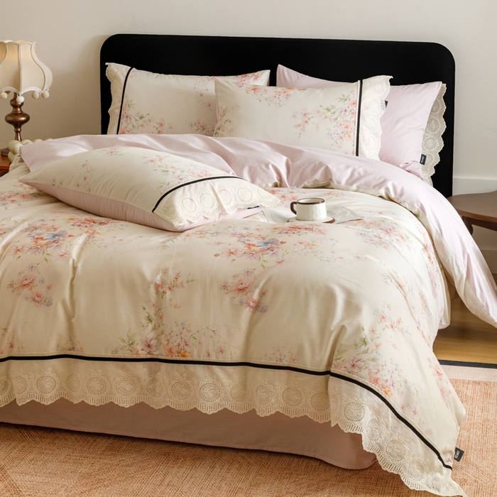 91家纺网 家纺一手货源 找家纺 卡姿家纺 全棉小法式镂空棉布花边款第一季四件套 絮影轻扬